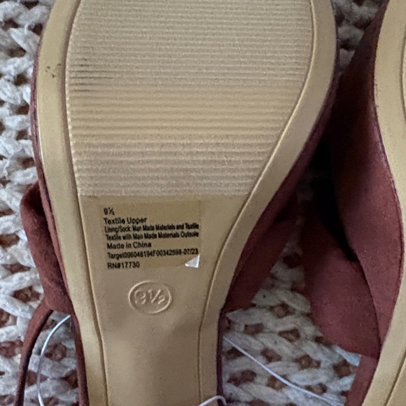 A New Day Women's Tan Bow Sandals - Picture 9 of 9